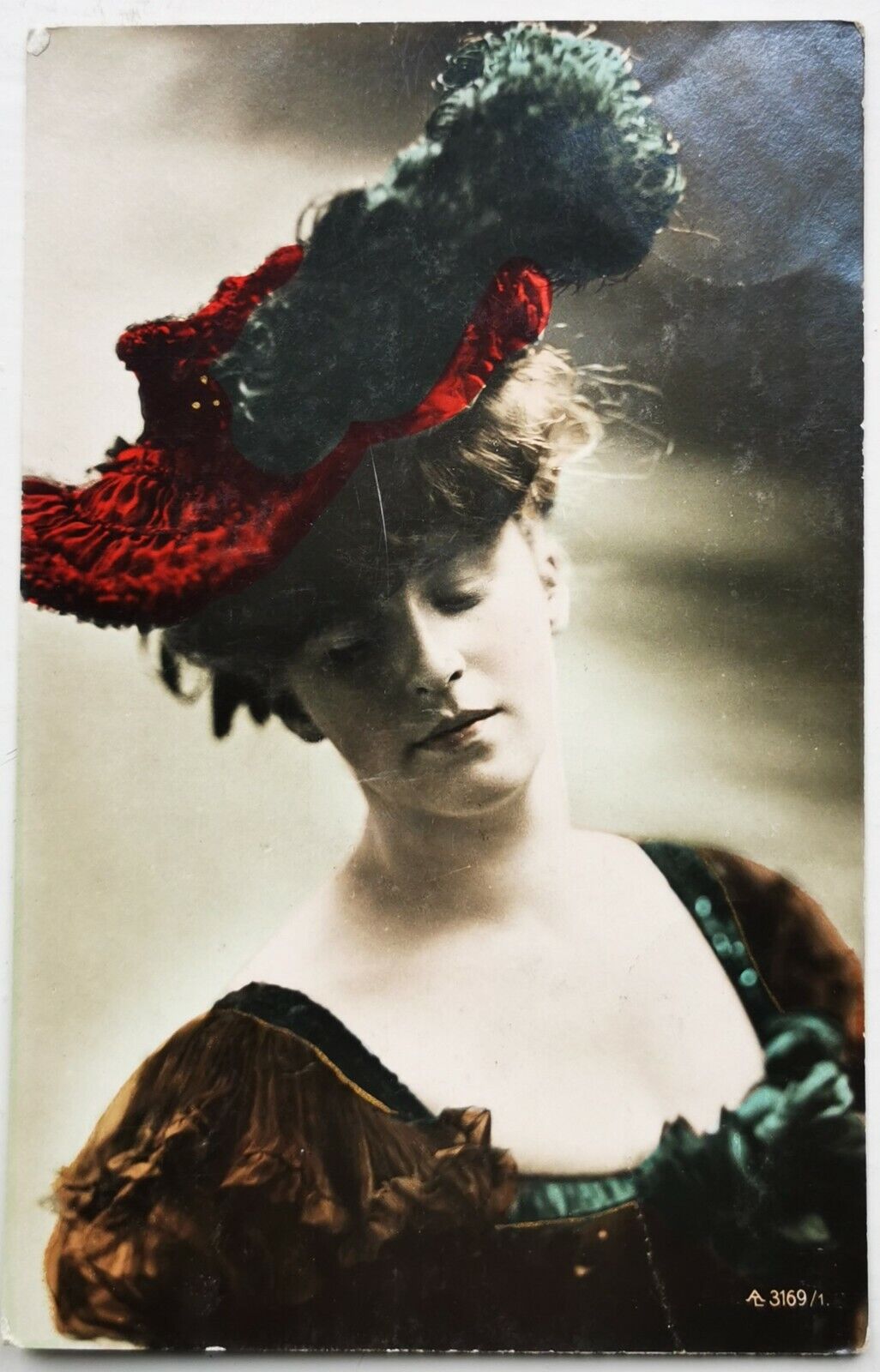 Antique photo postcard: Shy young woman with colorful summer hat 1907  pok1426