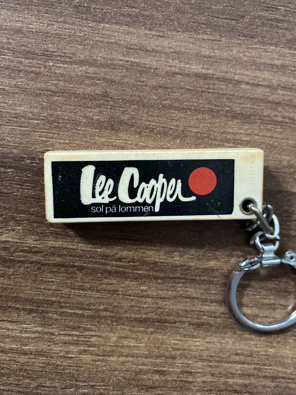 Vintage Lee Cooper Keychain - Sol på Lommen Promotional Collectible