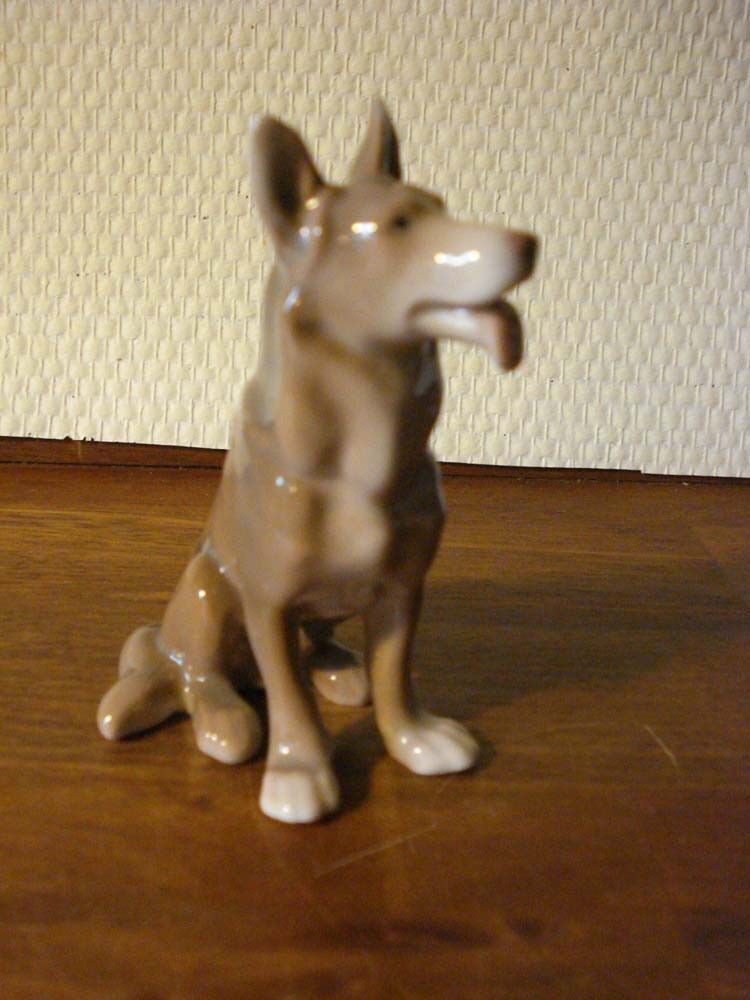 GERMAN SHEPARD # 2197 Sv Jespersen Bing & Grondahl Royal Copenhagen Fact 1