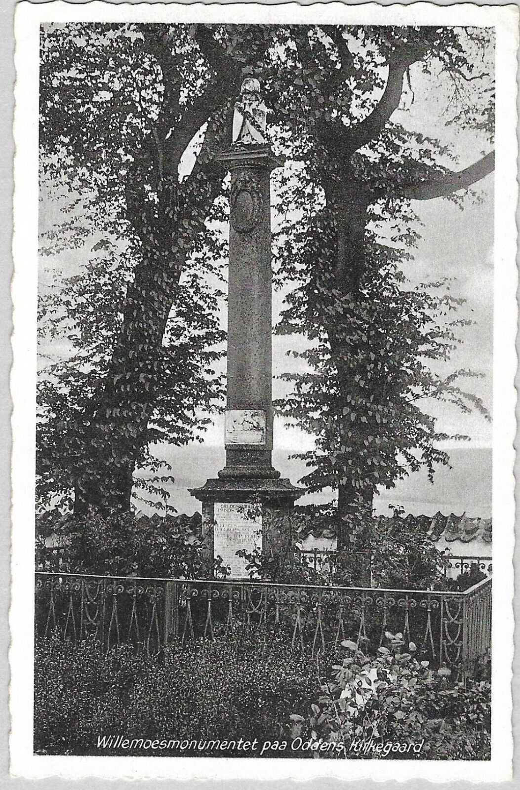 Postcard Denmark - Willemoesmonumentet paa Oddens Kirkegaard S Bay Assens