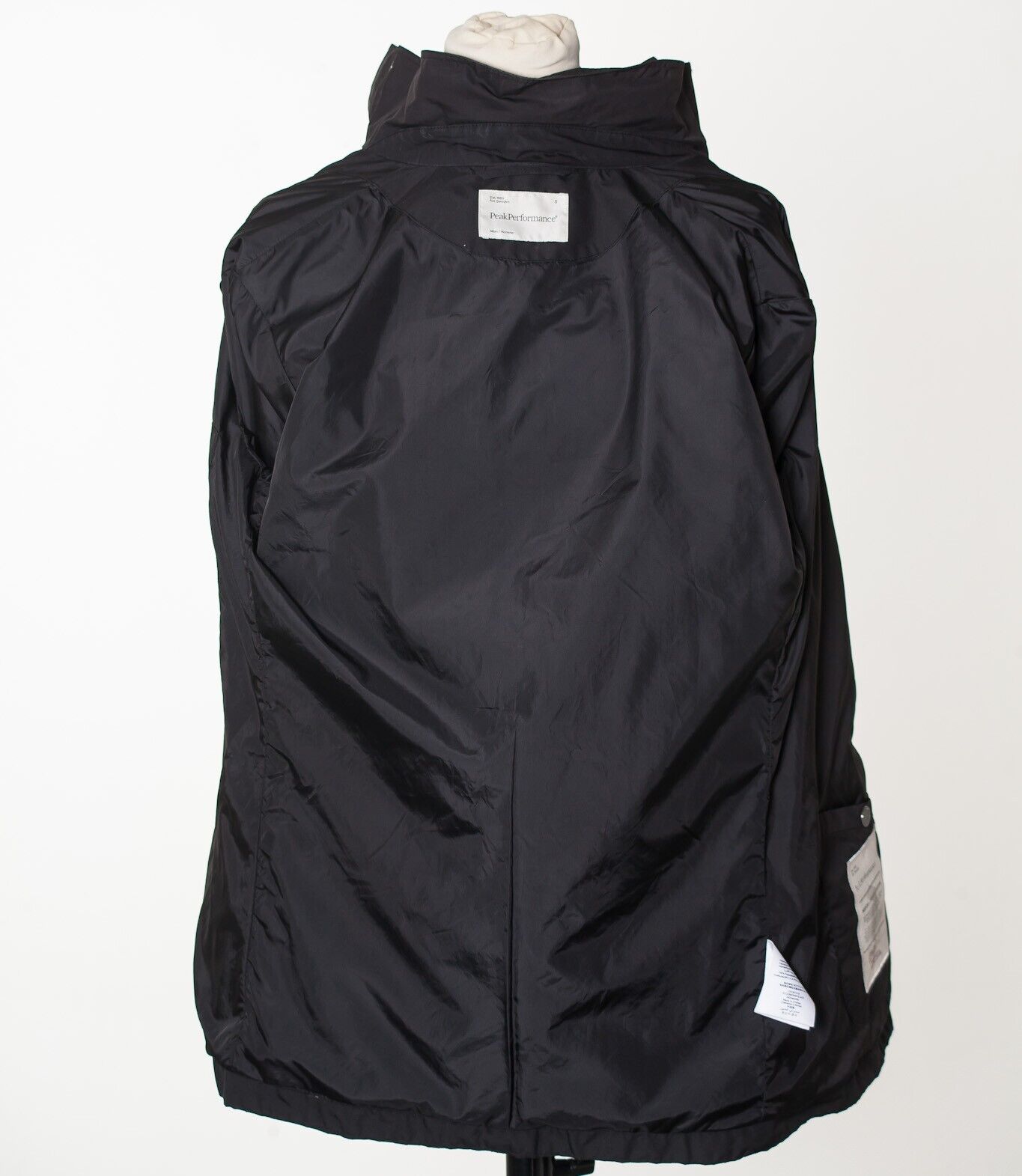 PEAK PERFORMANCE Black Rain Jacket Size S