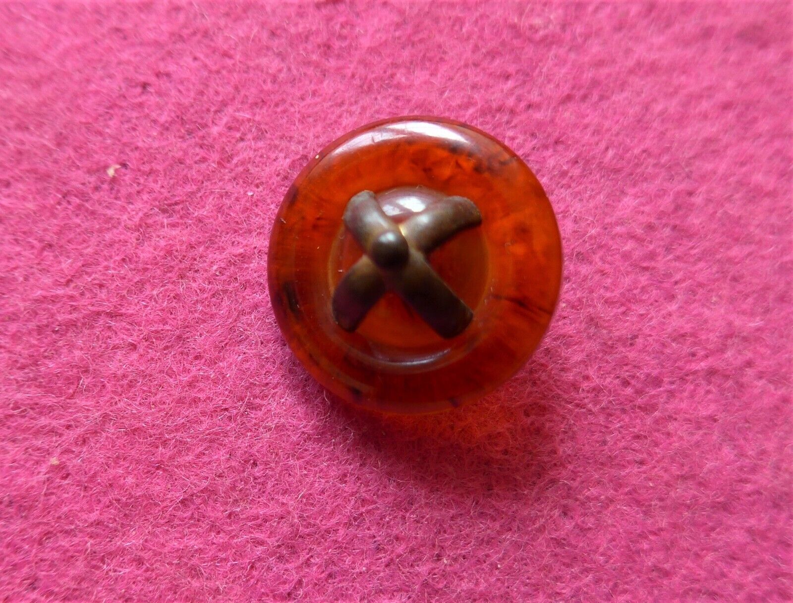 COLLECTABLE vintage 3 ART DECO BAKELITE BUTTONS - carved etc - tested ( 23 )