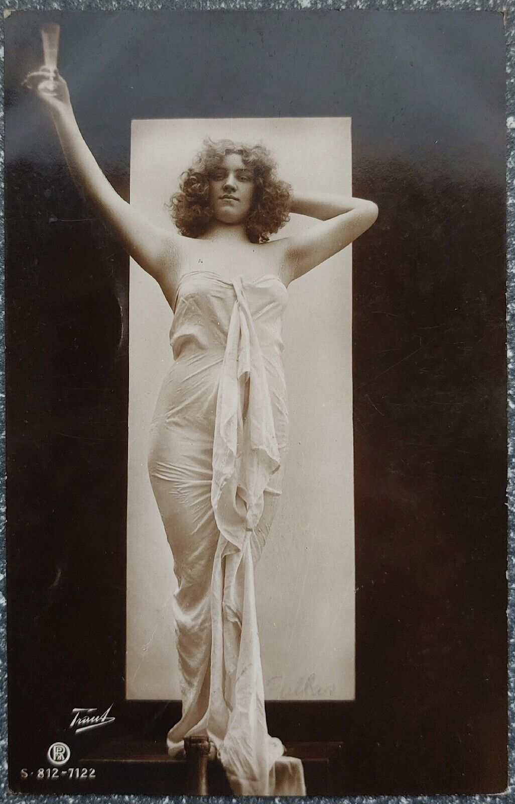 Old postcard: Young woman with champagne glass showing armpit's 1908  Pok1612