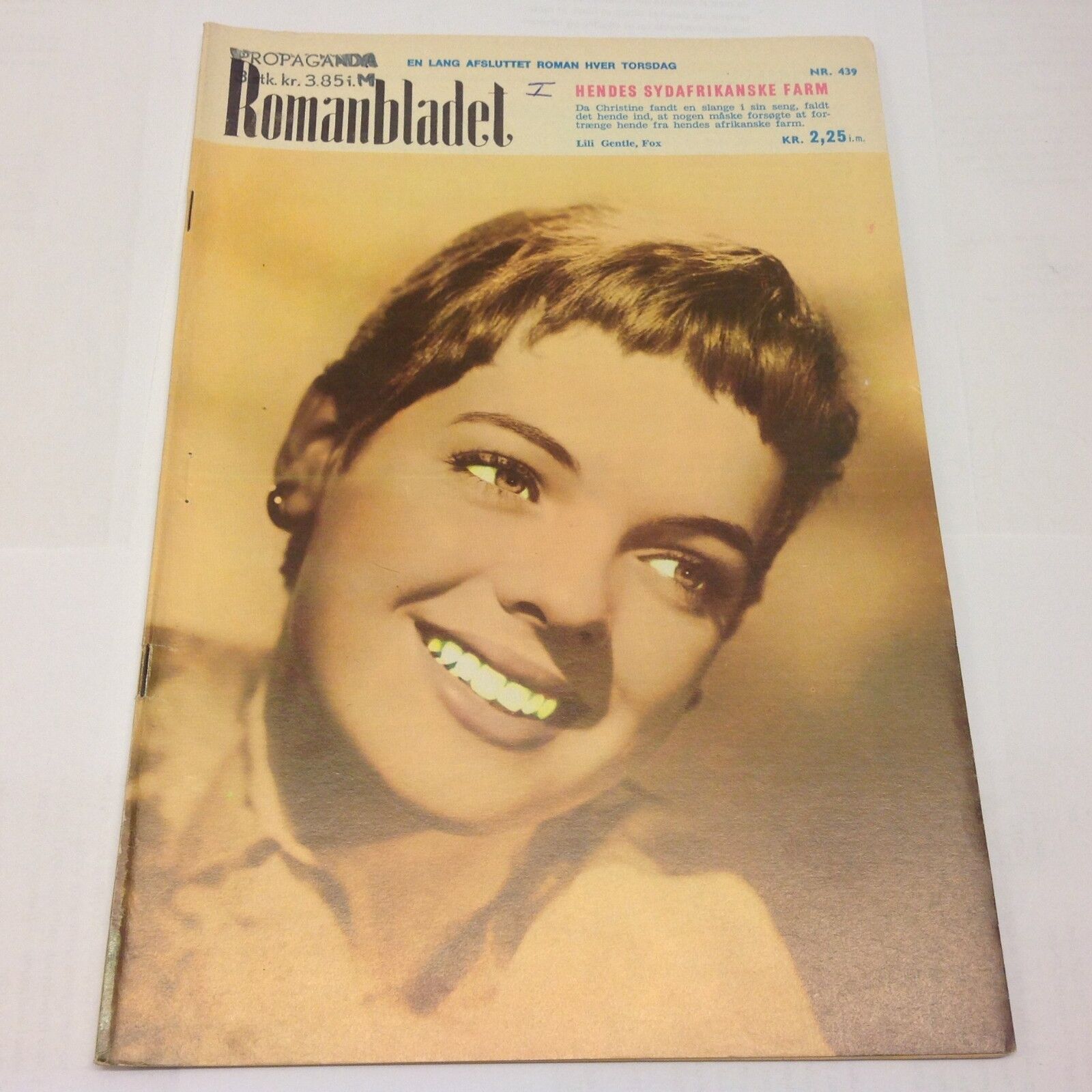 Lili Gentle Fox On Front Cover Photo Vintage 1960s Danish Magazine Romanbladet