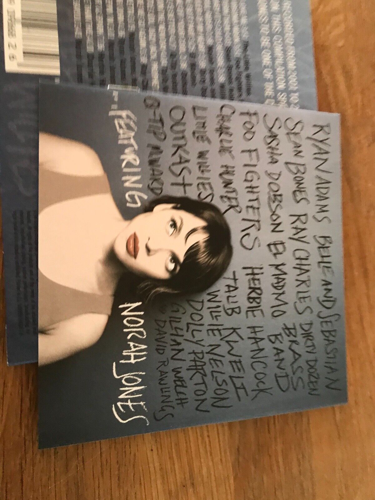 NORAH JONES "FEATURING" DIGIPAK EDITION MINT CD ALBUM 18 TRACKS BLUE NOTE 2010