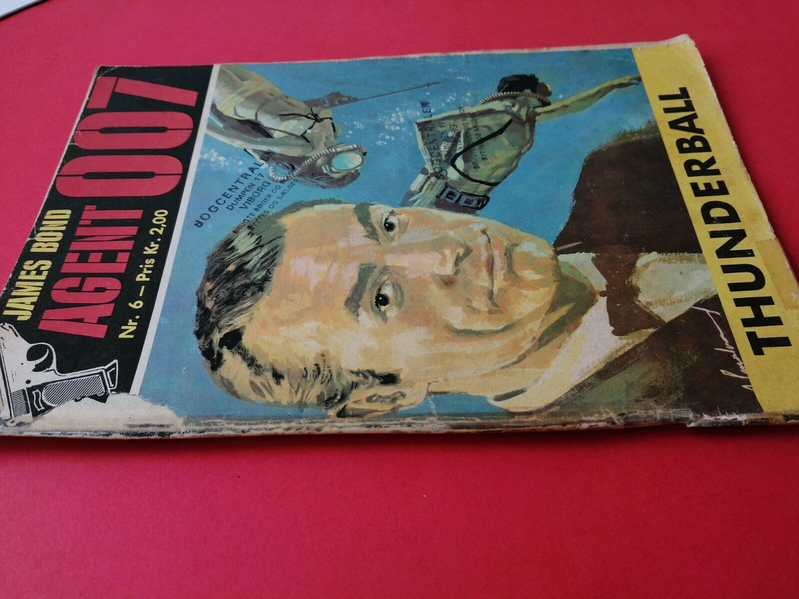 Danish Comic"007 James Bond" Sean Connery on cover and back pagesNo 61966