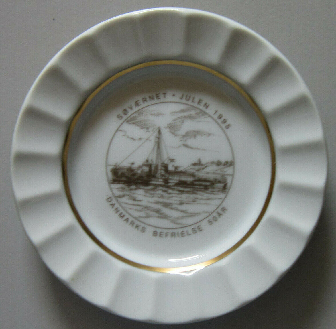 Royal Copenhagen Navy Christmas Plate - Ashtray Porcelain 1995 12 cm Liberation