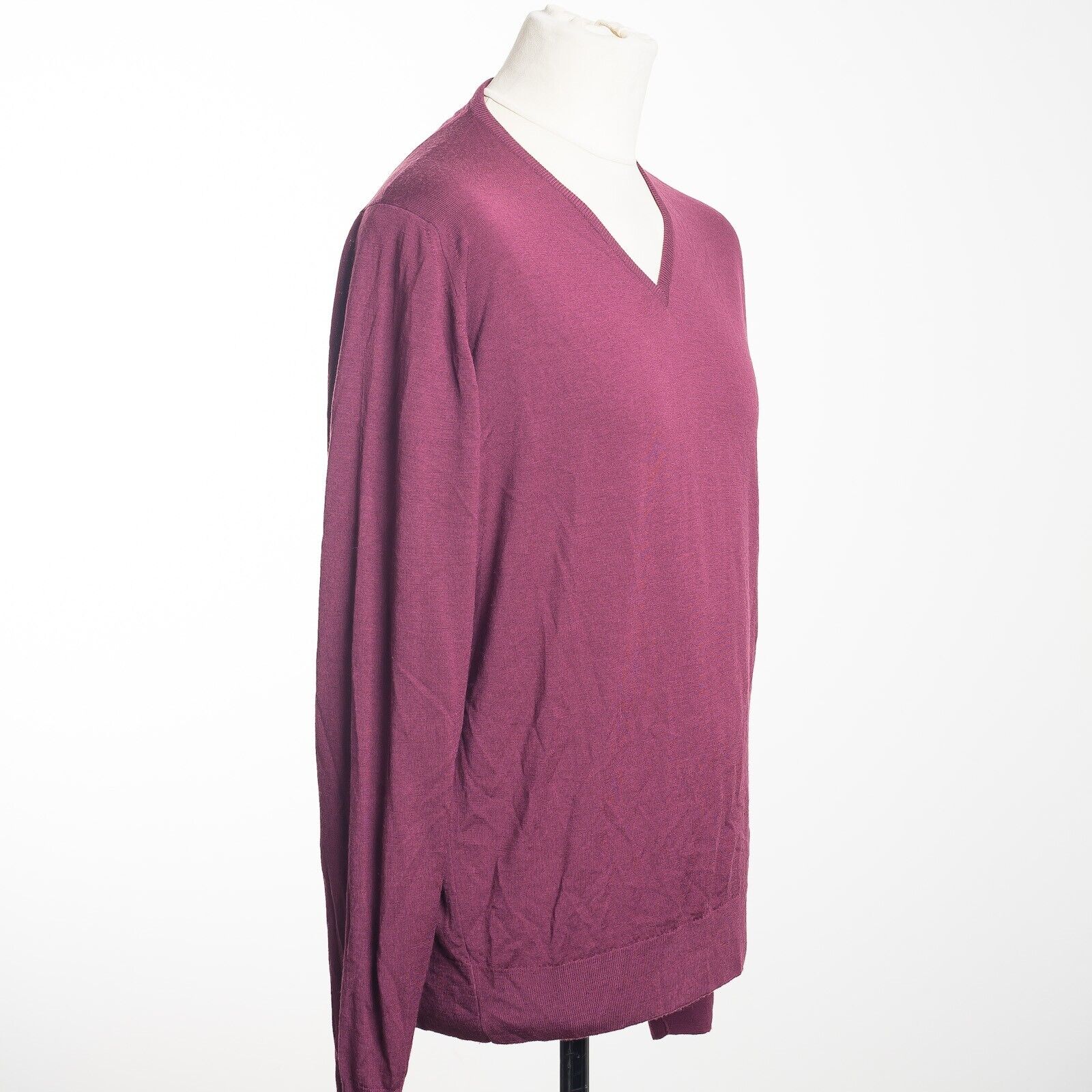 JOHN SMEDLEY Raspberry V-neck Merino Wool Pullover Size XL