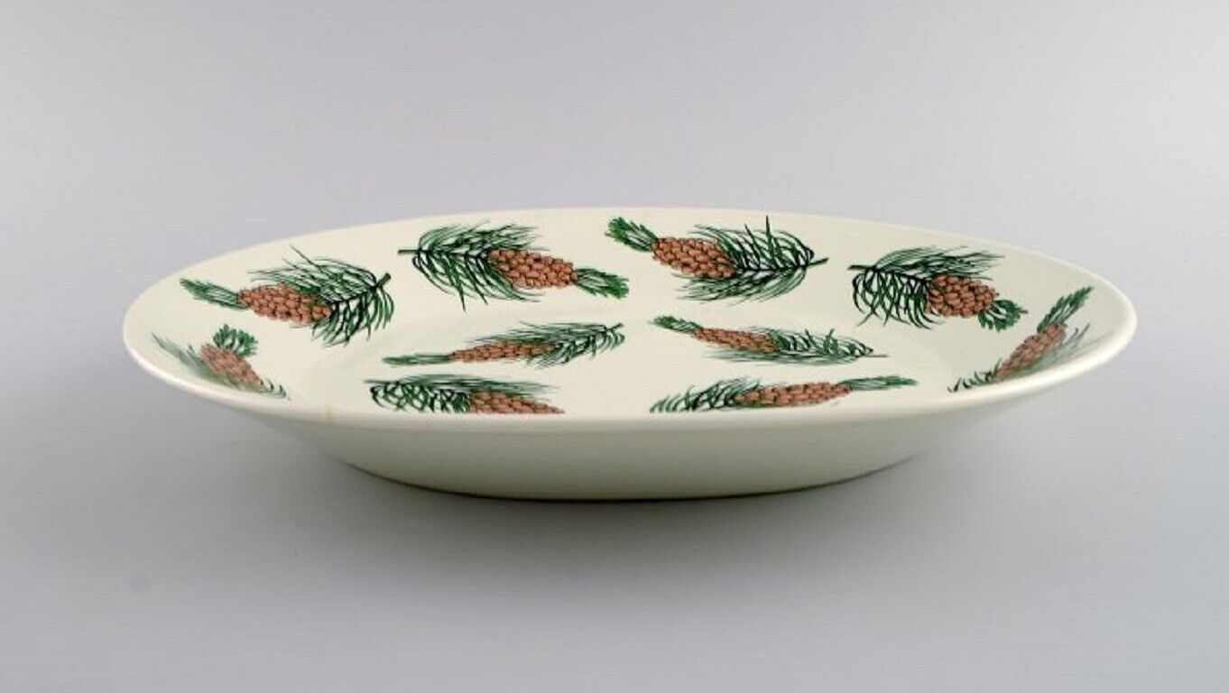 Oval Arabia dish in glazed stoneware with hand-painted fir cones