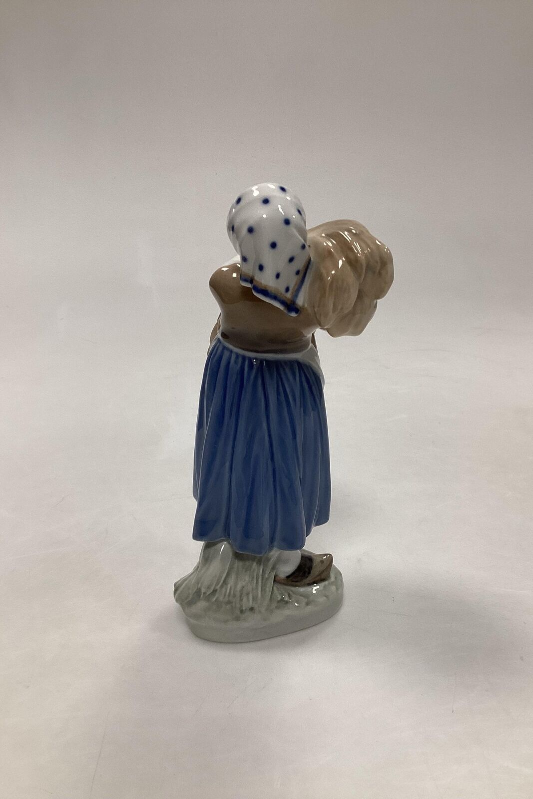 Royal Copenhagen Figurine Girl with Nail No 908