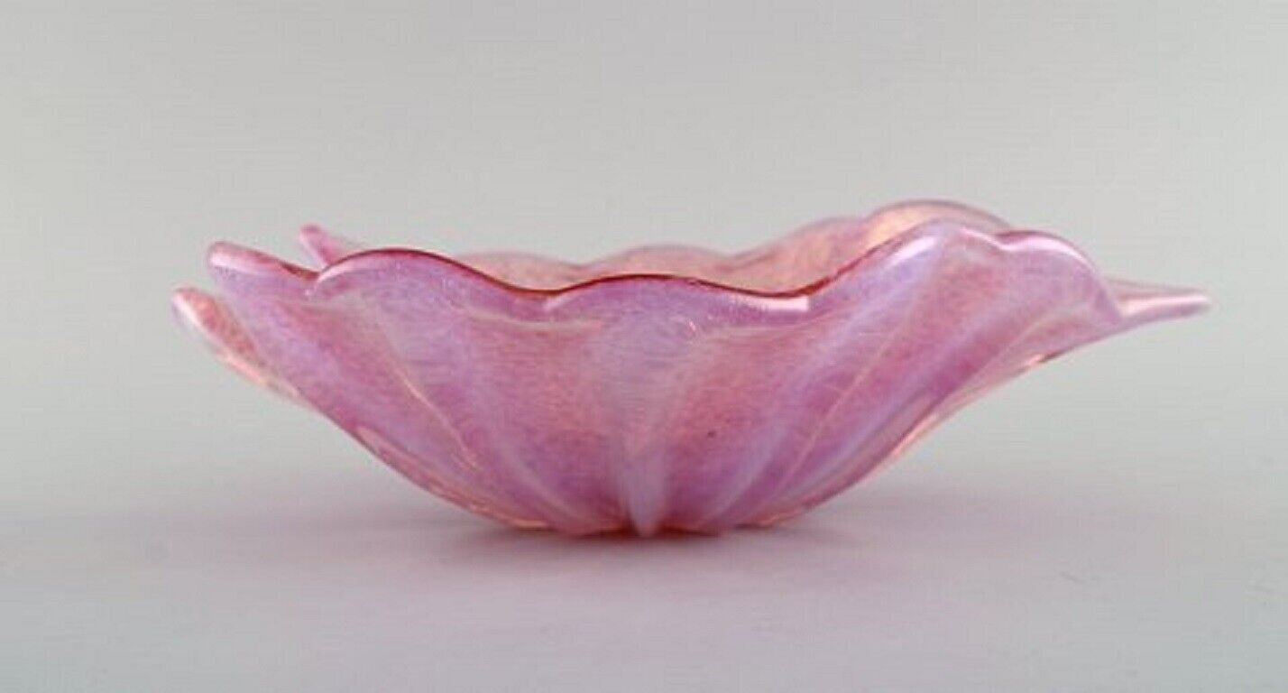 Barovier and Toso Venice Large leaf-shaped bowl in pink mouth-blown art glass