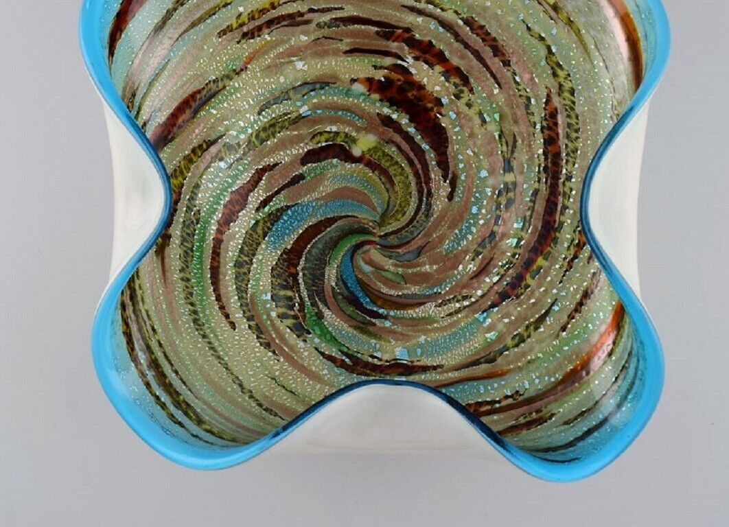 Large Murano bowl in polychrome mouth-blown art glass with wavy edge