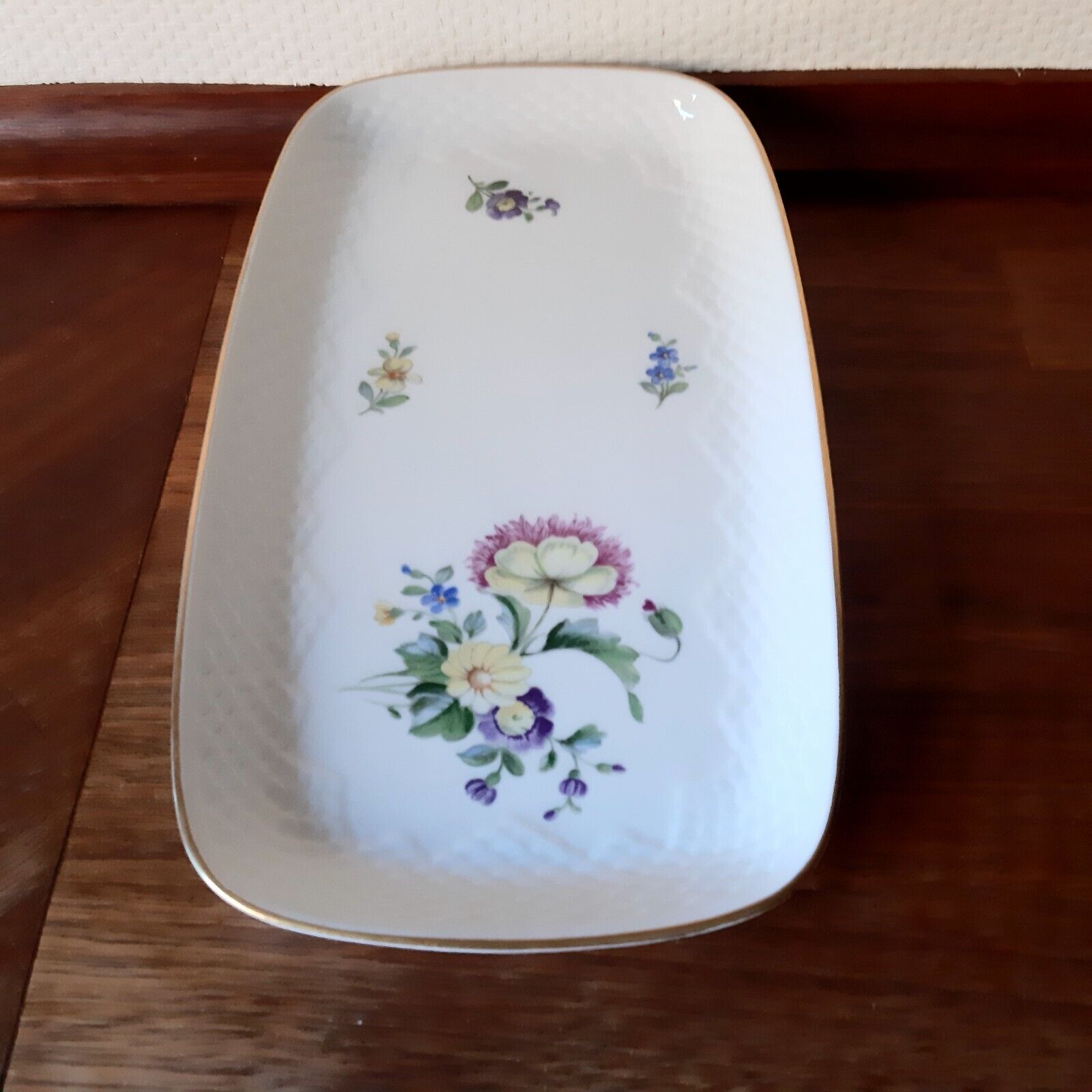 Saxon Flower White Oblong TRAY Bing  Grondahl Royal Copenhagen # 96 Fact 2