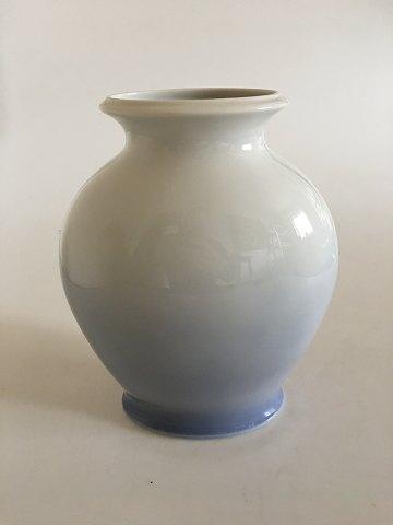 Royal Copenhagen Vase No 4633