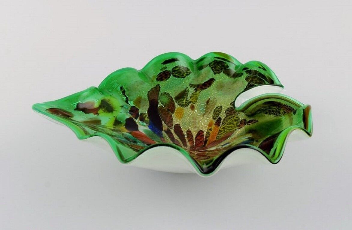 Leaf-shaped Murano bowl in polychrome mouth-blown art glass 1960s