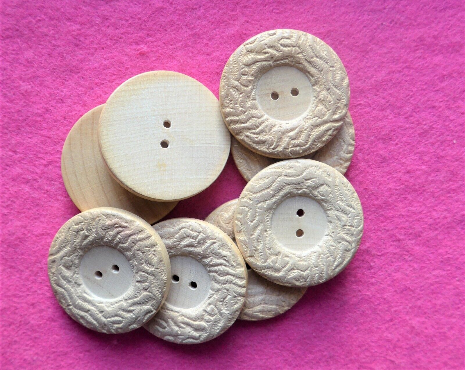 SALE - Set of 8 unused light brown WOOD BUTTONS with textured rim 40 mm  ( 31 )