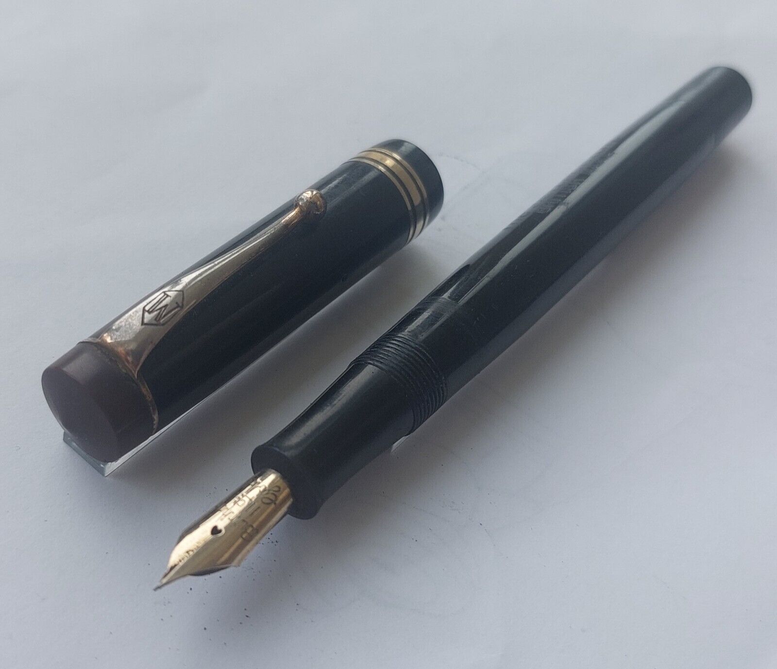 Vintage Black "The Burnham Fountain Pen" British Made - 14K Gold Nib