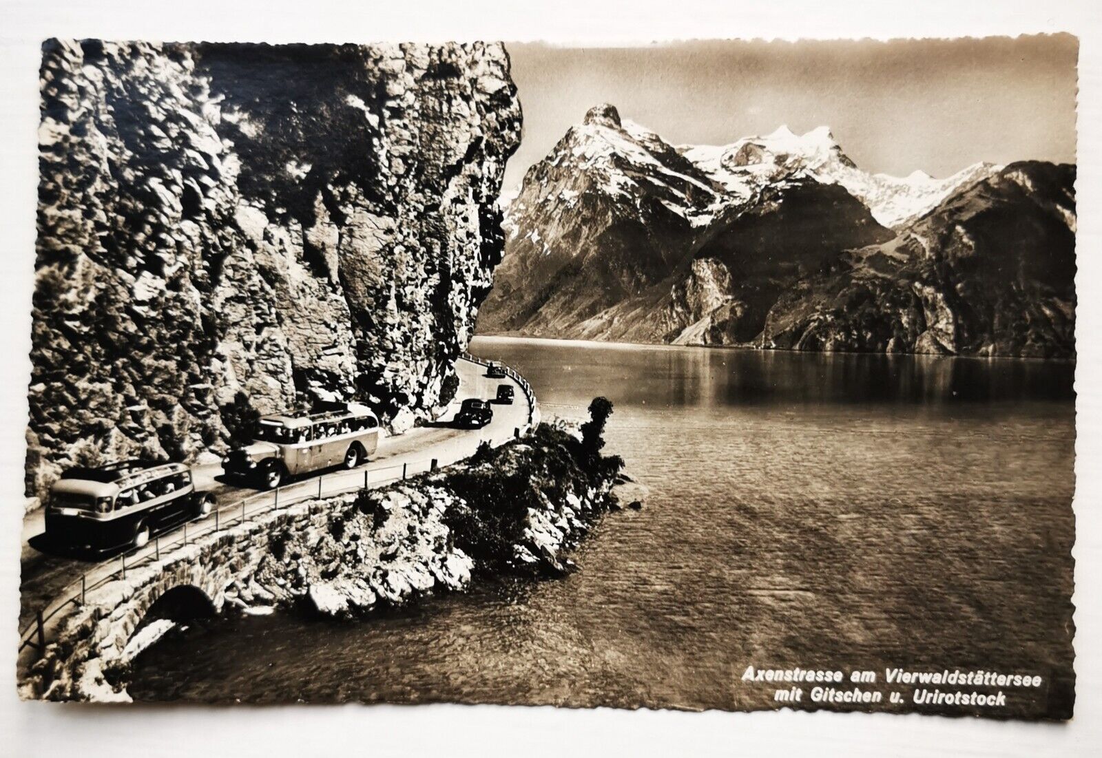 Old bus postcard: Motif from Vierwaldstättersee in Switzerland  pok085