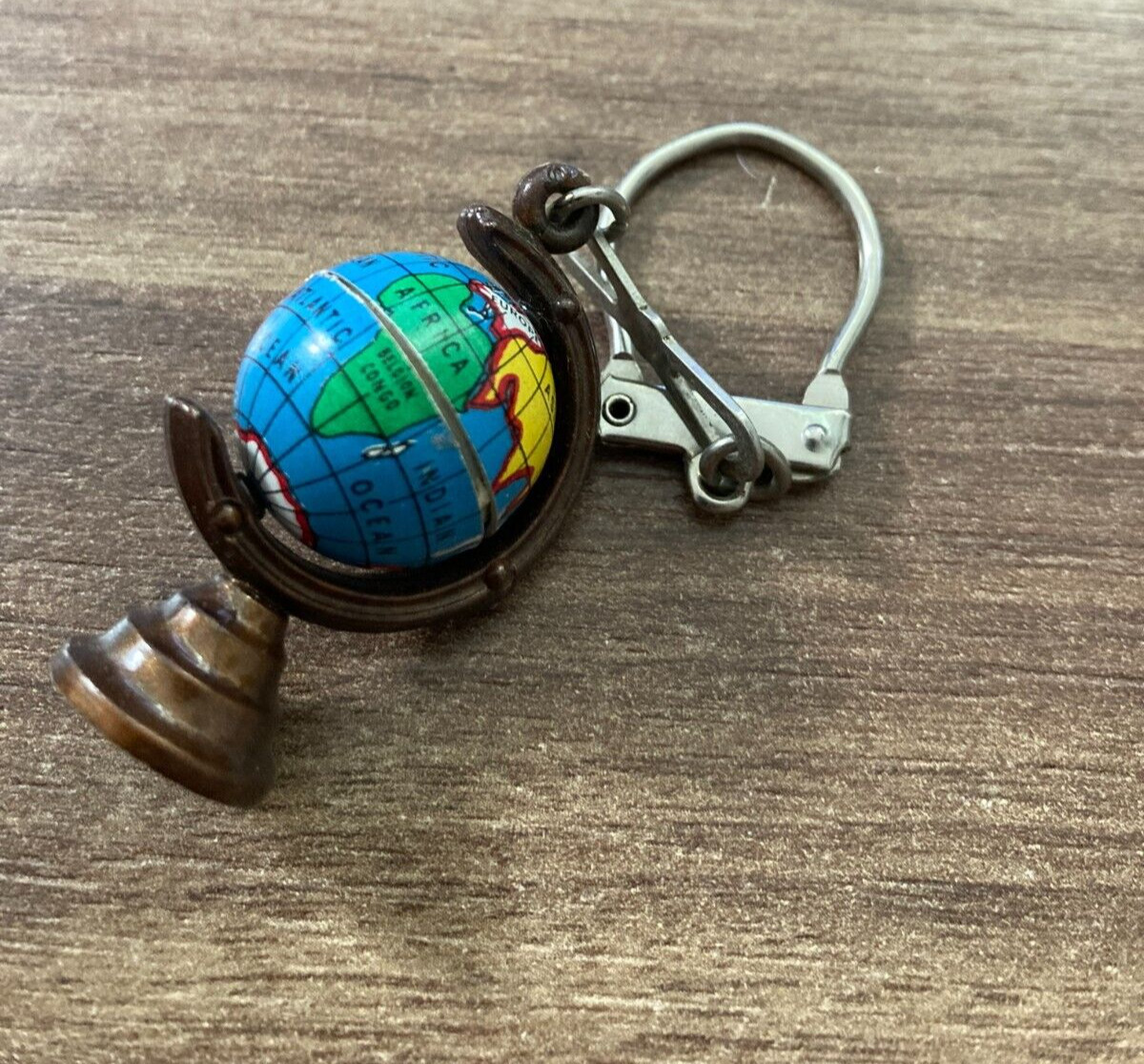 Retro Rotating Spinning Globe Earth Keychain - Vintage Plastic Key Ring