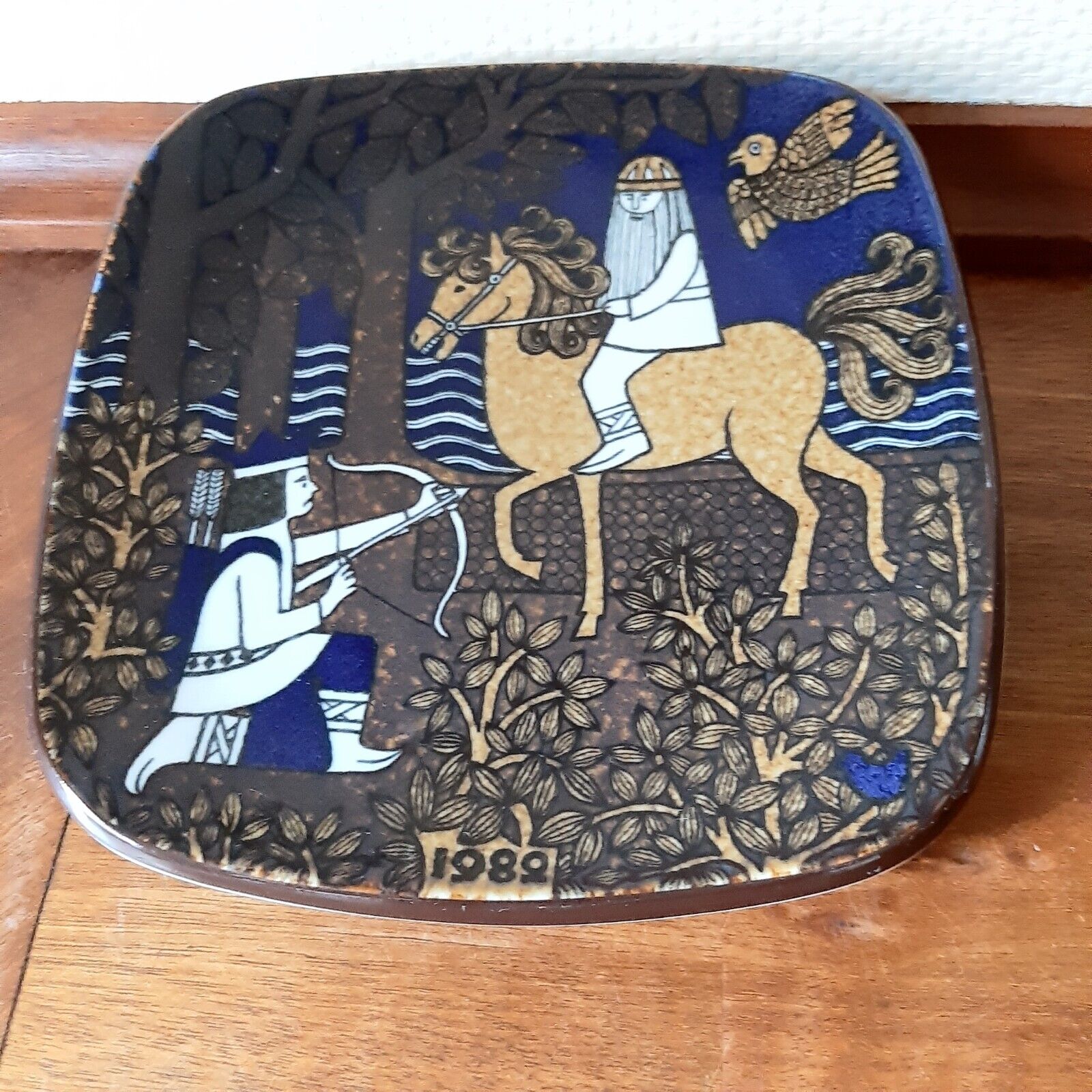 1982 Ceramic Kalevala Annual Plate  Raija Uosikkinen ARABIA Finland Signed