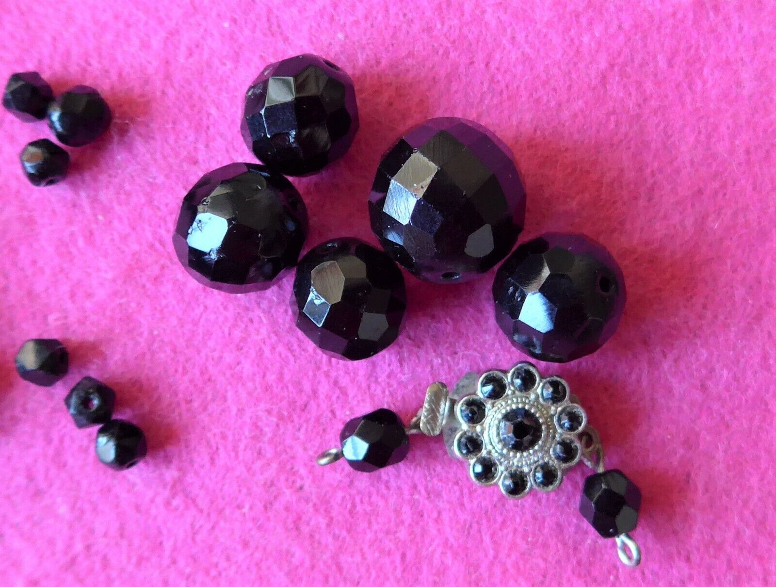 Countless VINTAGE FACETED BLACK GLASS beads 4 - 15 mm one clasp incl ( 22 )