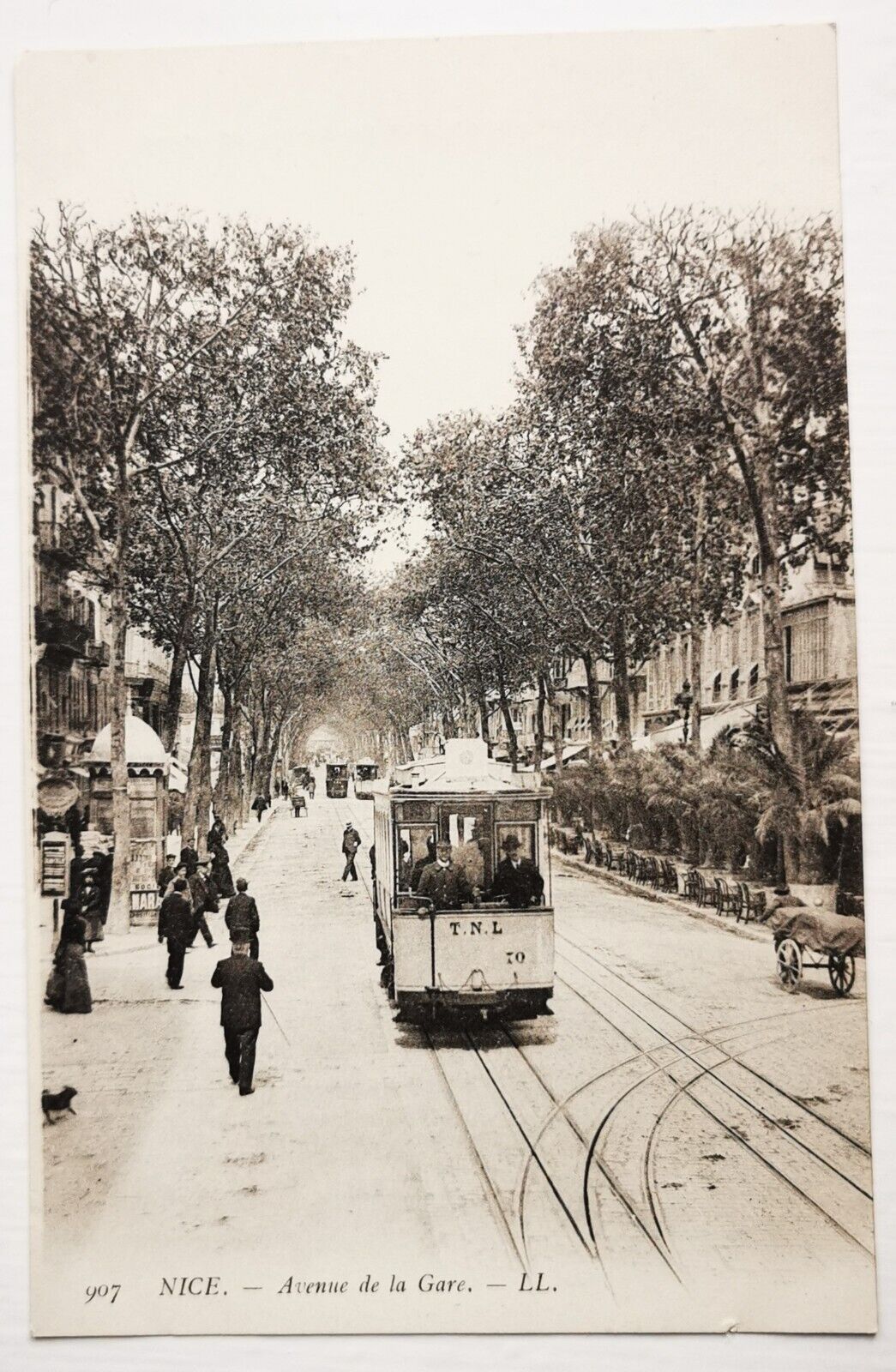 Old un-used postcard: Street motif from Nice France pok110