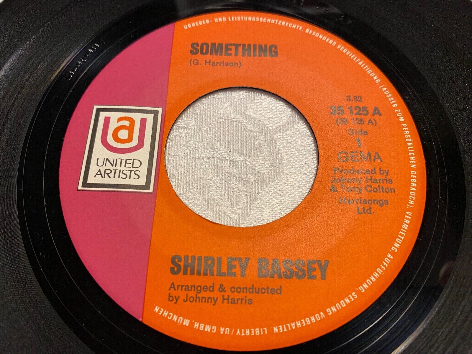 SHIRLEY BASSEY "SOMETHING / EASY TO BE HARD" UNITED ARTISTS RECORDS 7 INCH VINYL