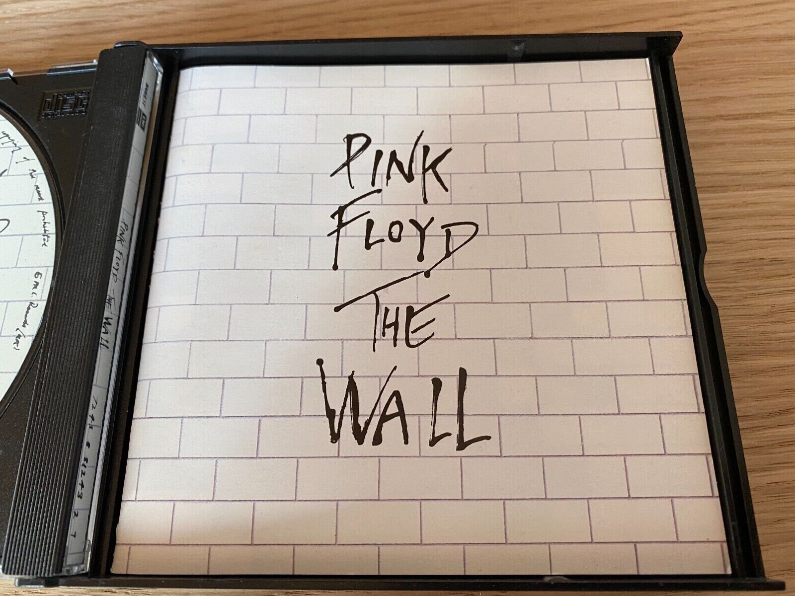 PINK FLOYD "THE WALL" 2 X CD ALBUM EMI UNITED KINGDOM 1994 DIGITAL REMASTER EMI*