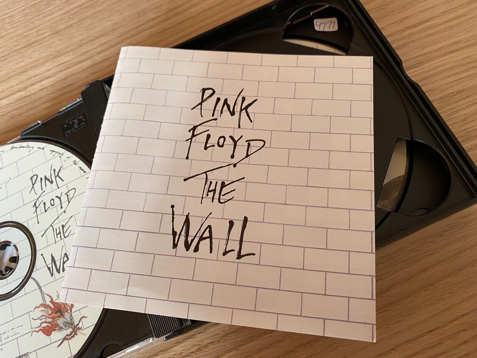 PINK FLOYD "THE WALL" 2 X CD ALBUM EMI UNITED KINGDOM 1994 DIGITAL REMASTER EMI*