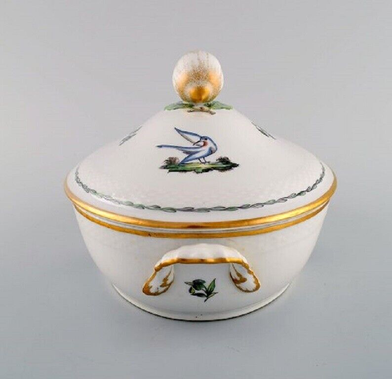 Royal Copenhagen lidded tureen in hand-painted porcelain with bird motifs