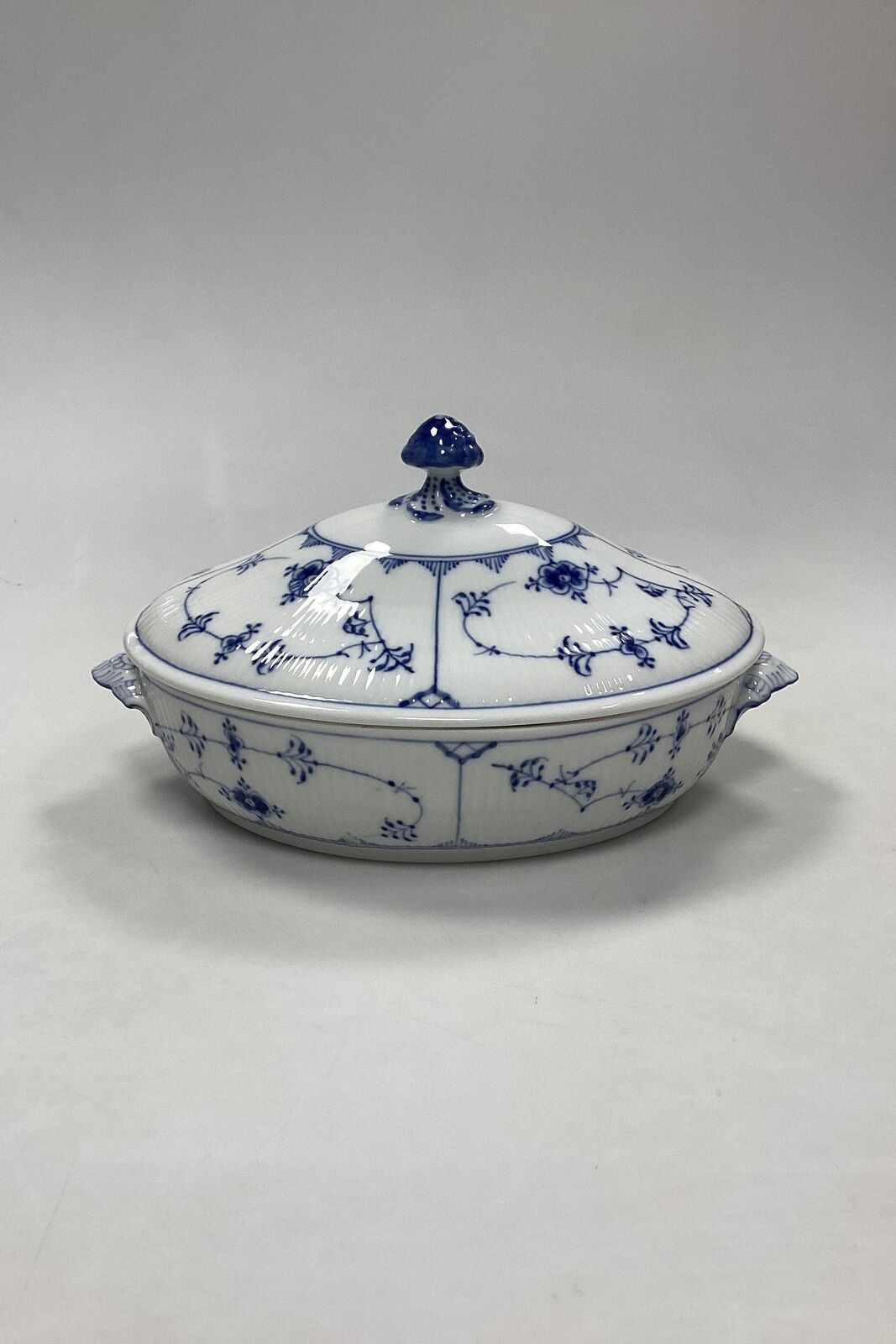 Royal Copenhagen Blue Fluted Plain Oval Tureen No 283