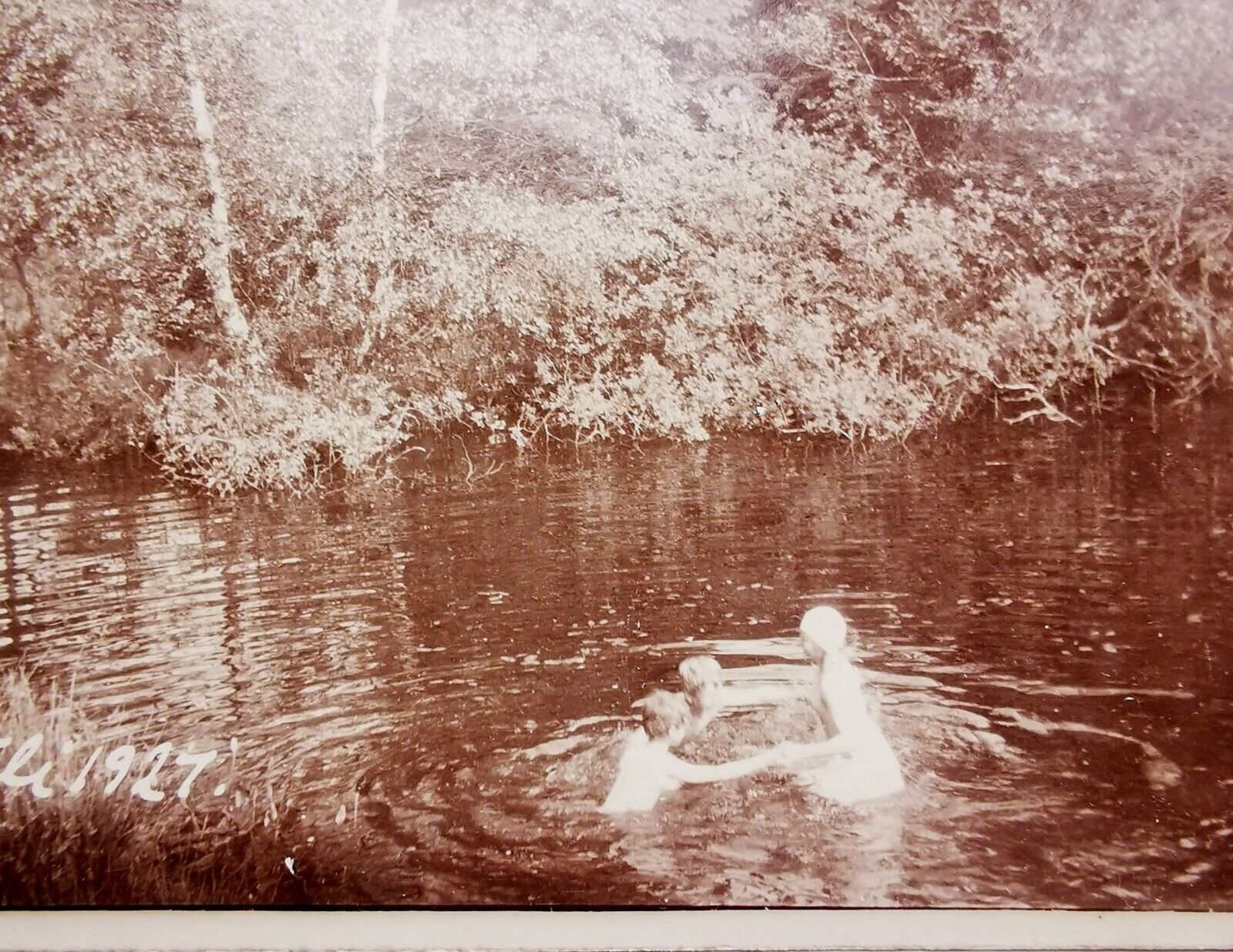 Old photo postcard: Motif with young boy´s having fun in the lake 1927  pok1478