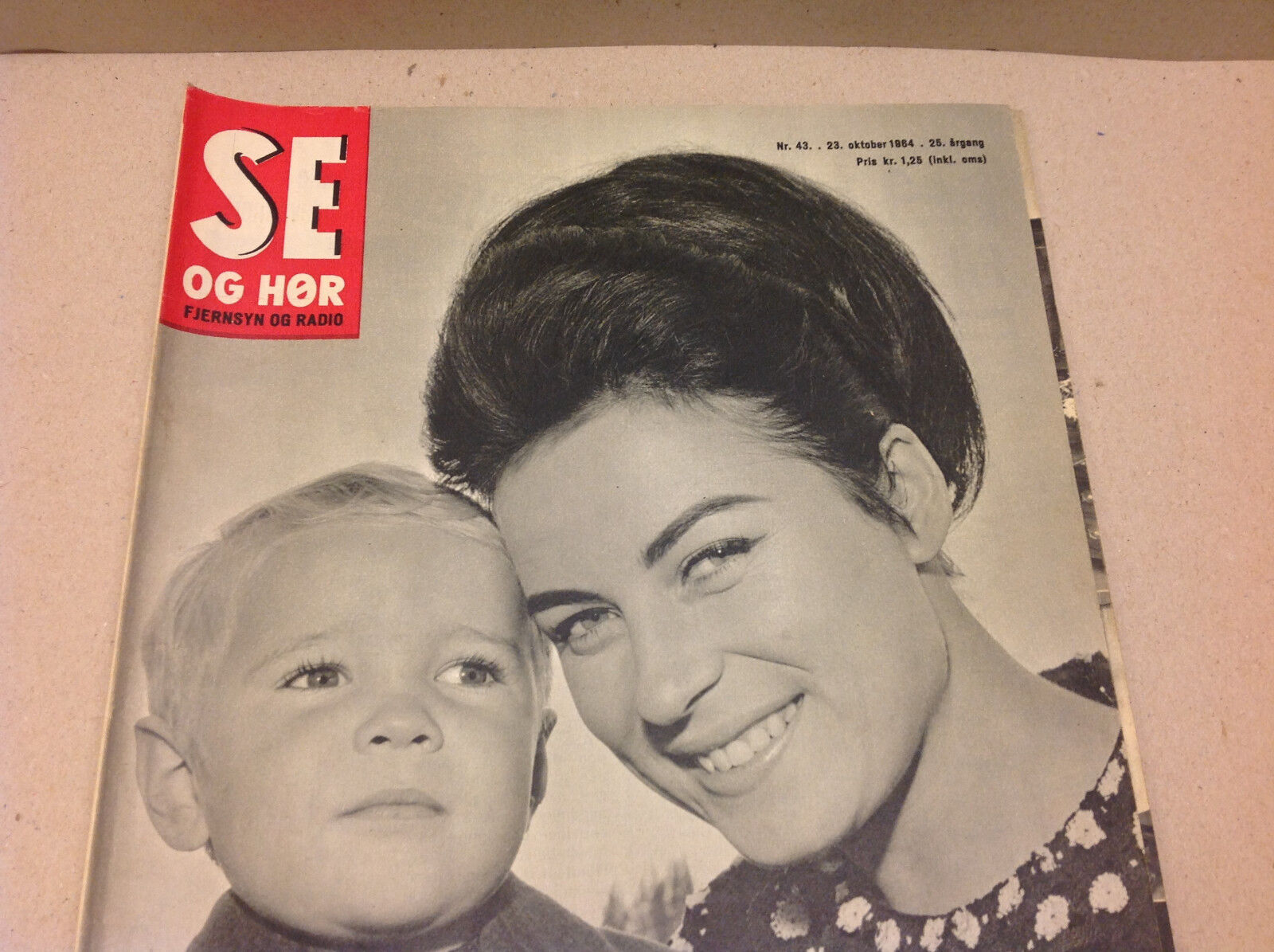 BIRTHE WILKE + SON SINGER FROM DENMARK FRONT COVER VINTAGE Danish Magazine 1964