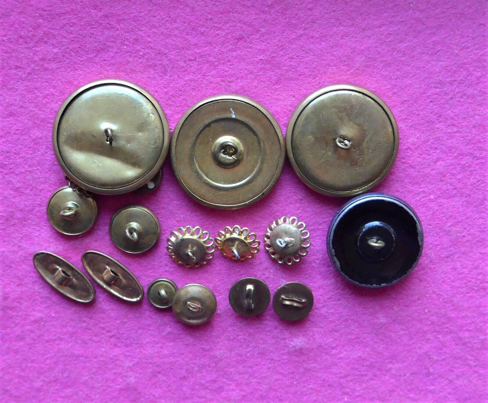 17 COLLECTABLE vintage METAL buttons with early plastic CELLULOID inlays (46)