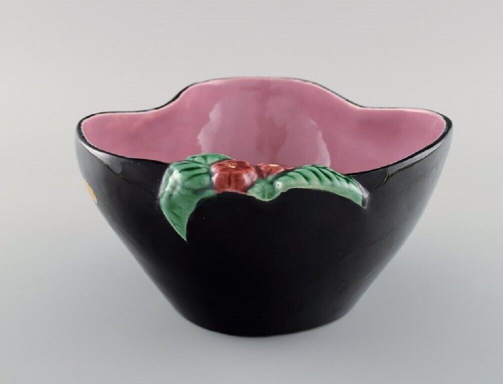 French studio ceramicist Bowl in glazed ceramics modelled with flowers