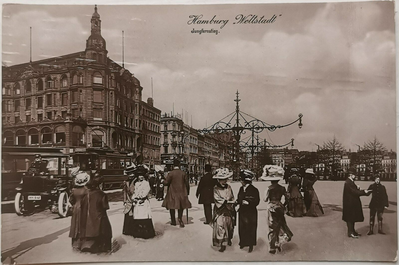 Vtg photo postcard: Cars men and woman in fine hats i Hamburg street  pok1079