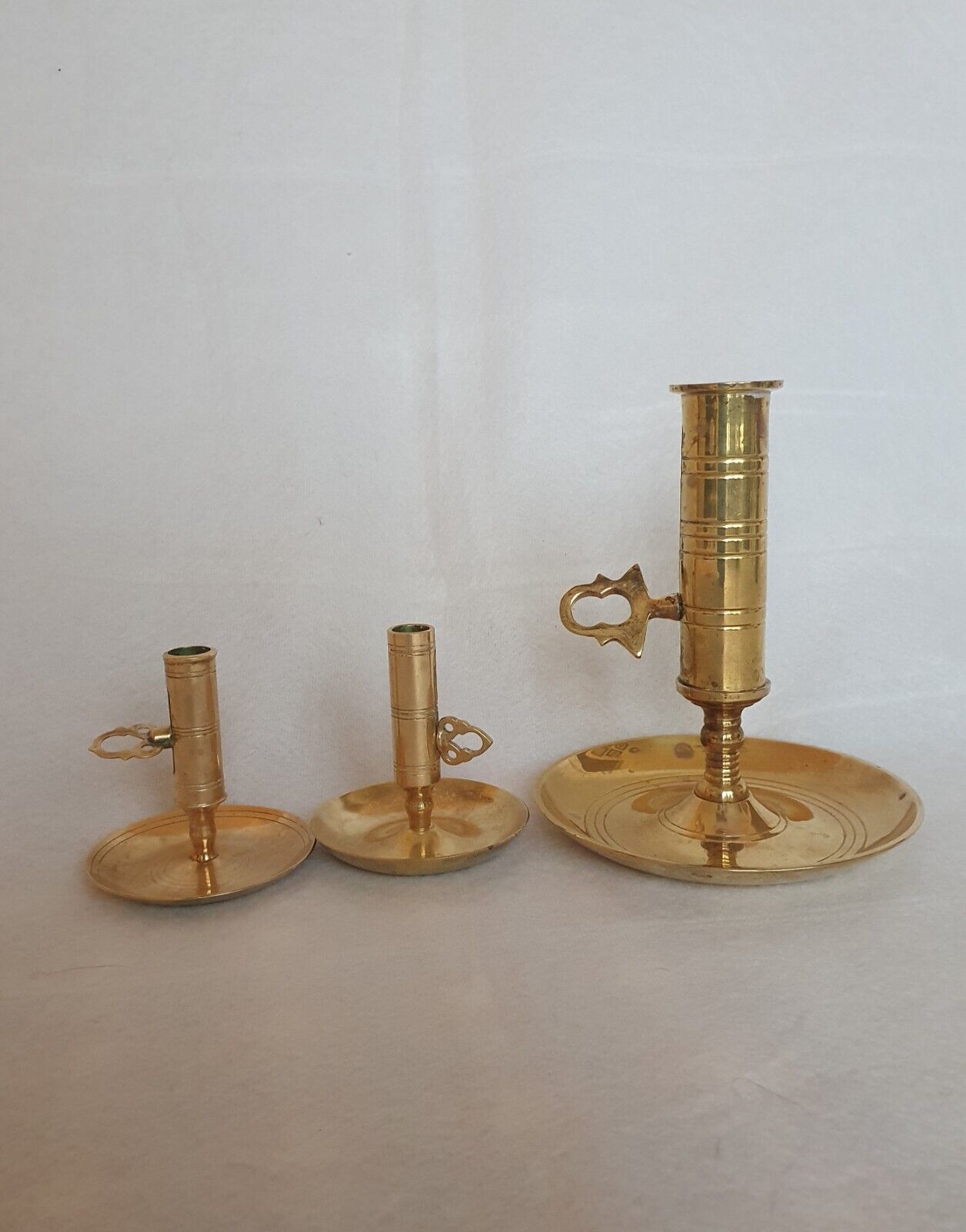 Russian samovar. Brass/bronze. Cylindrical wall with woo…
