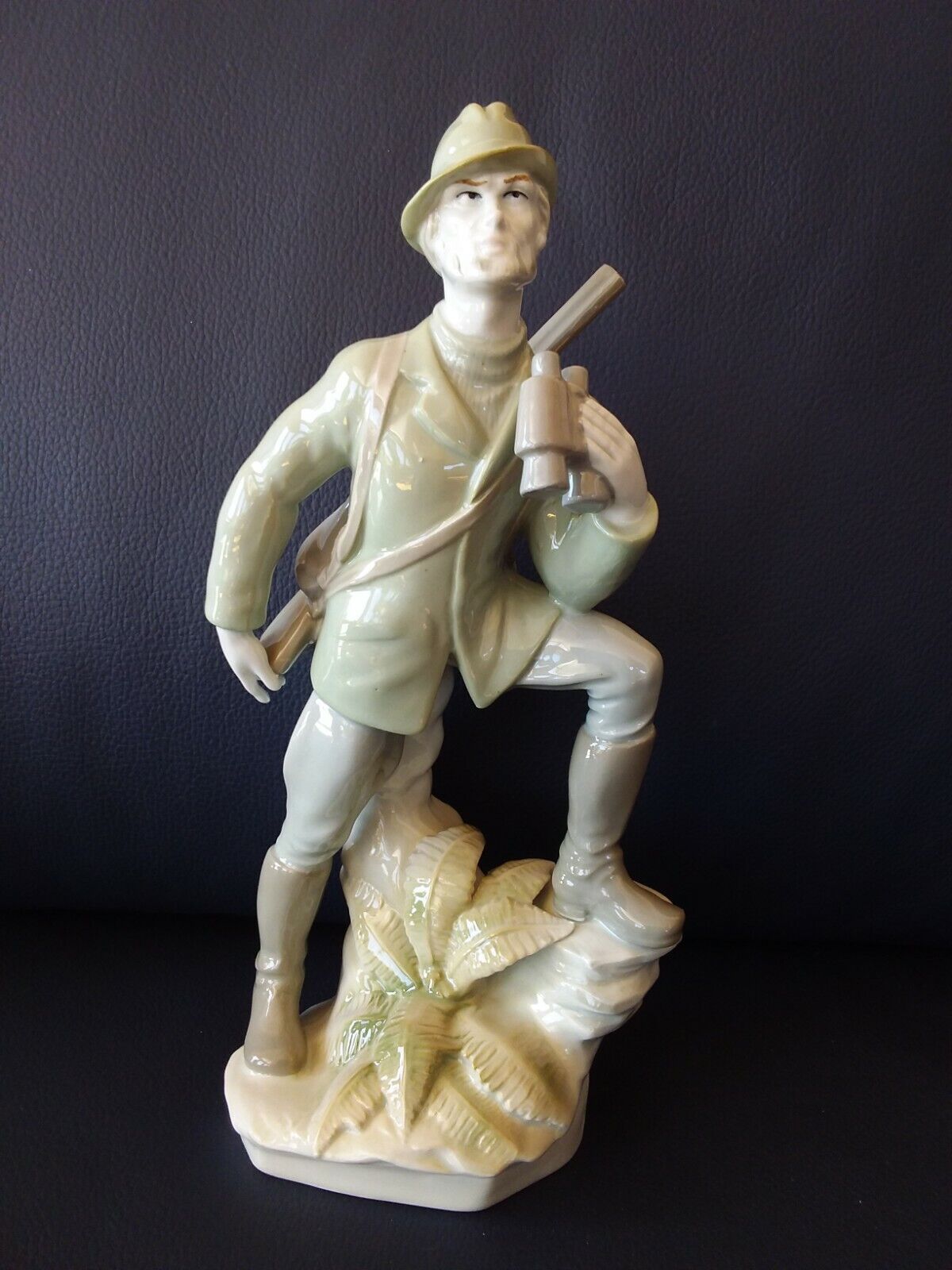 Porcelain figure hunter with binoculars and shotgun Wagner  Apel 26 cm