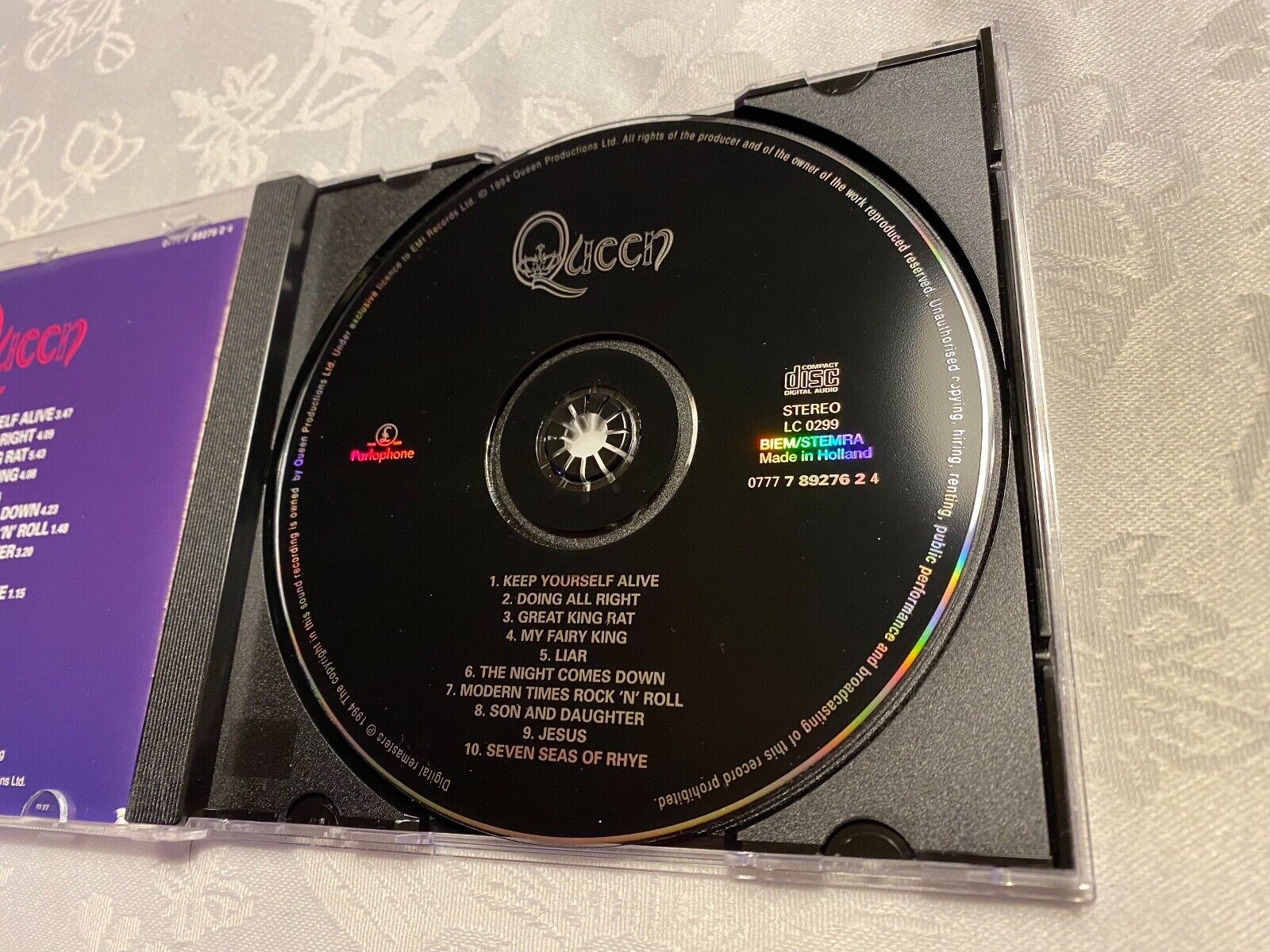 QUEEN "QUEEN" 1994 CD 10 TRACKS EMI RECORDS DIGITAL REMASTERED CD ALBUM RARE OOP