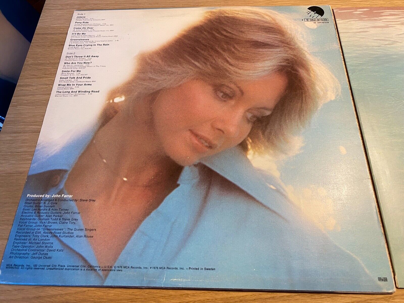 OLIVIA NEWTON JOHN "COME ON OVER" 1976 EMI VINYL 12 TRACK SWEDEN INNERSLEEVE NCB