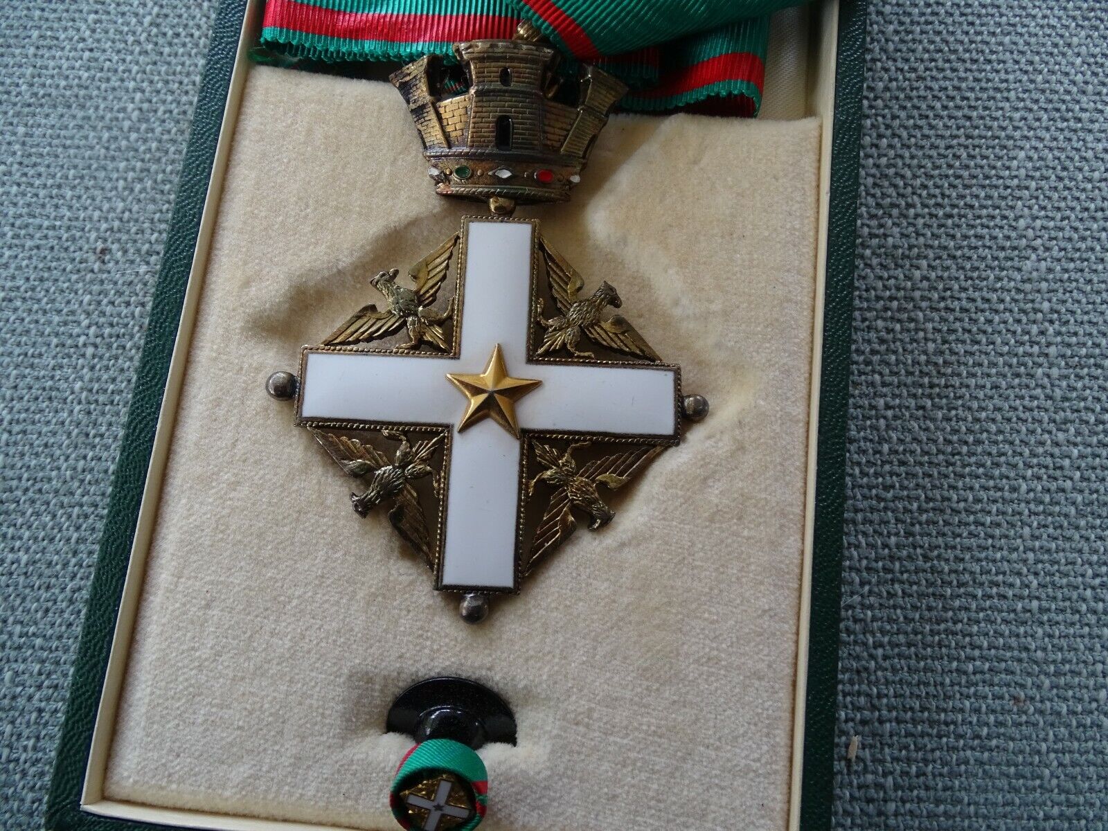 Order Of Merit Of The Italian Republic V Class Knight with original box and pin