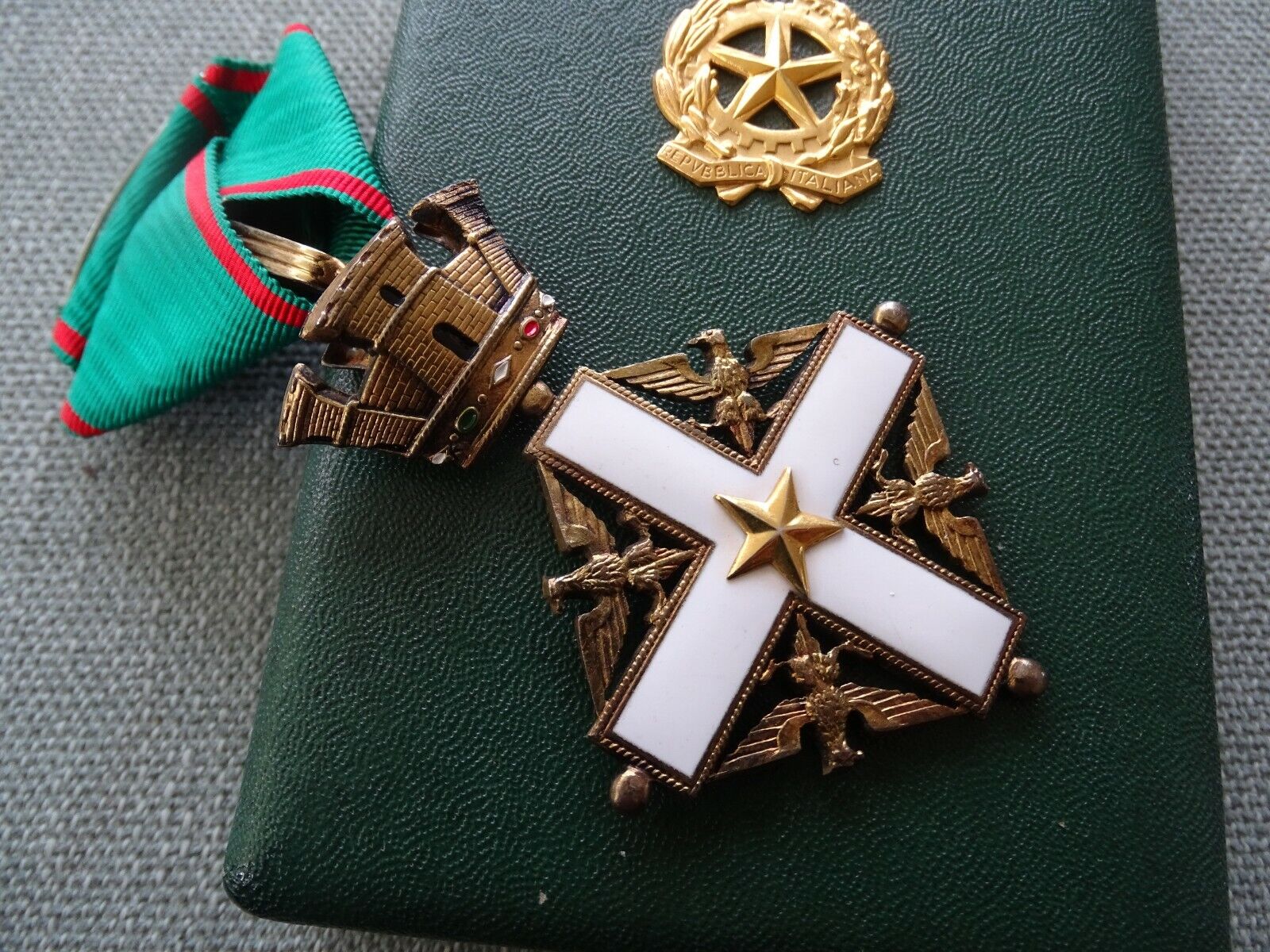 Order Of Merit Of The Italian Republic V Class Knight with original box and pin