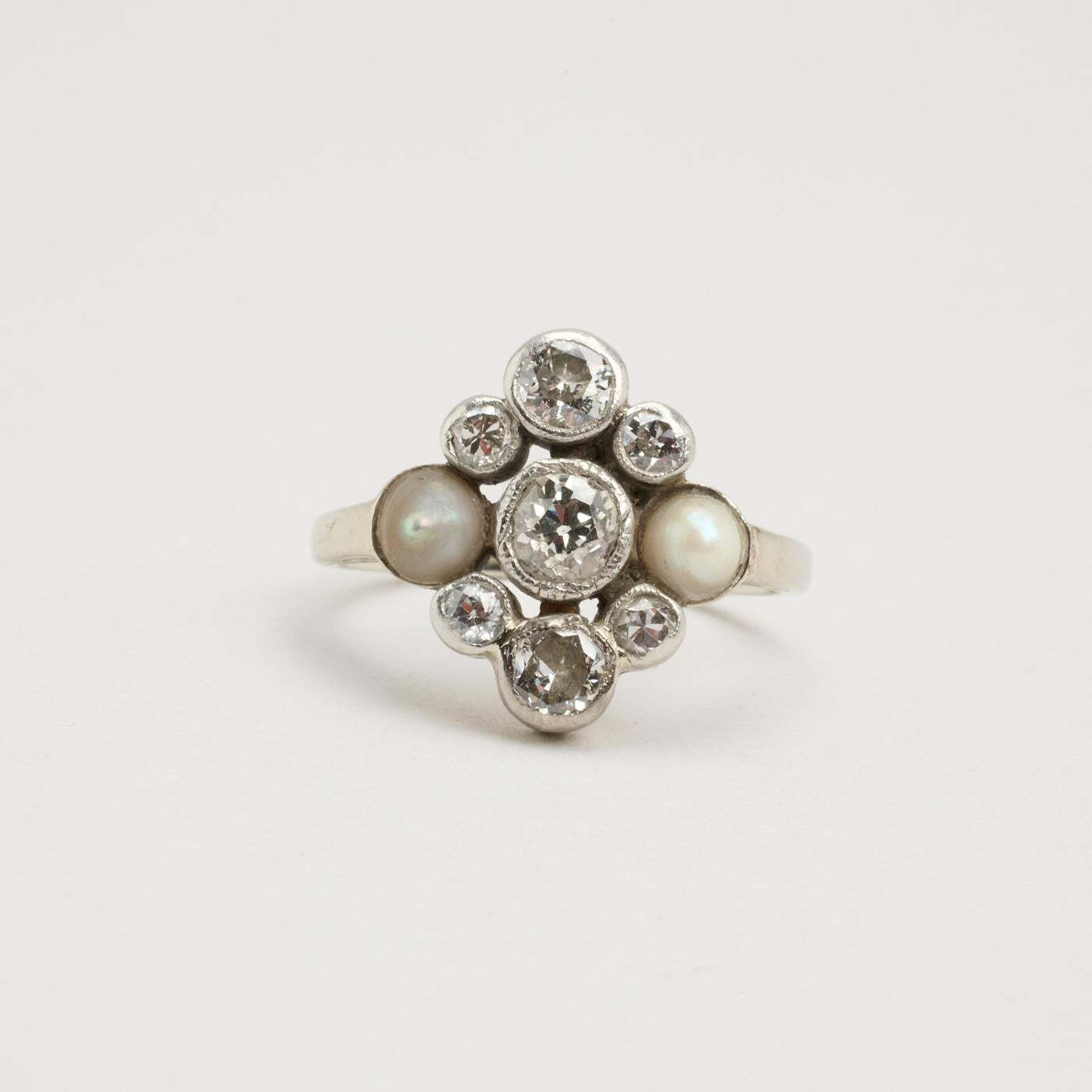 Ring with and pearlwith diamond (05 ct) in 18K White gold size 5