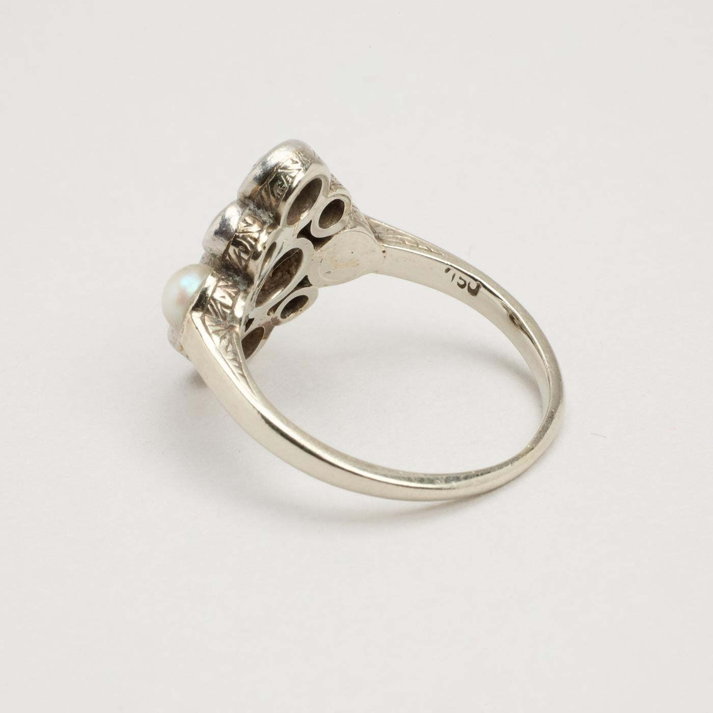 Ring with and pearlwith diamond (05 ct) in 18K White gold size 5