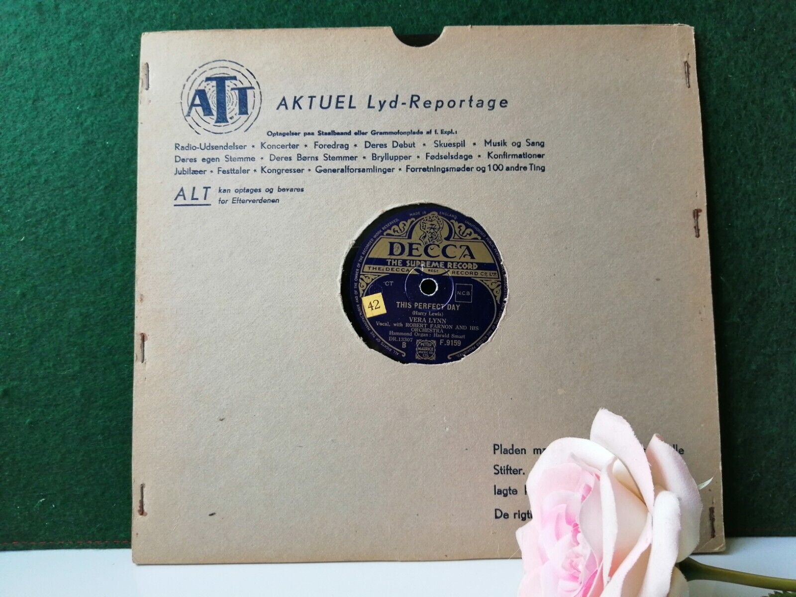 78 RPM  shellac VERA LYNN:This Perfect Day/The Good-Night WaltzDecca F9159