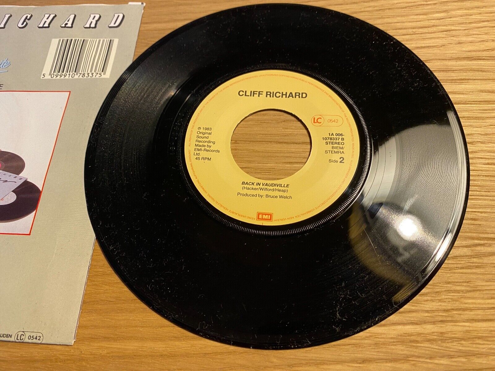 CLIFF RICHARD "BABY YOU´RE DYNAMITE / BACK IN VAUDEVILLE" EMI RECORDS 1983