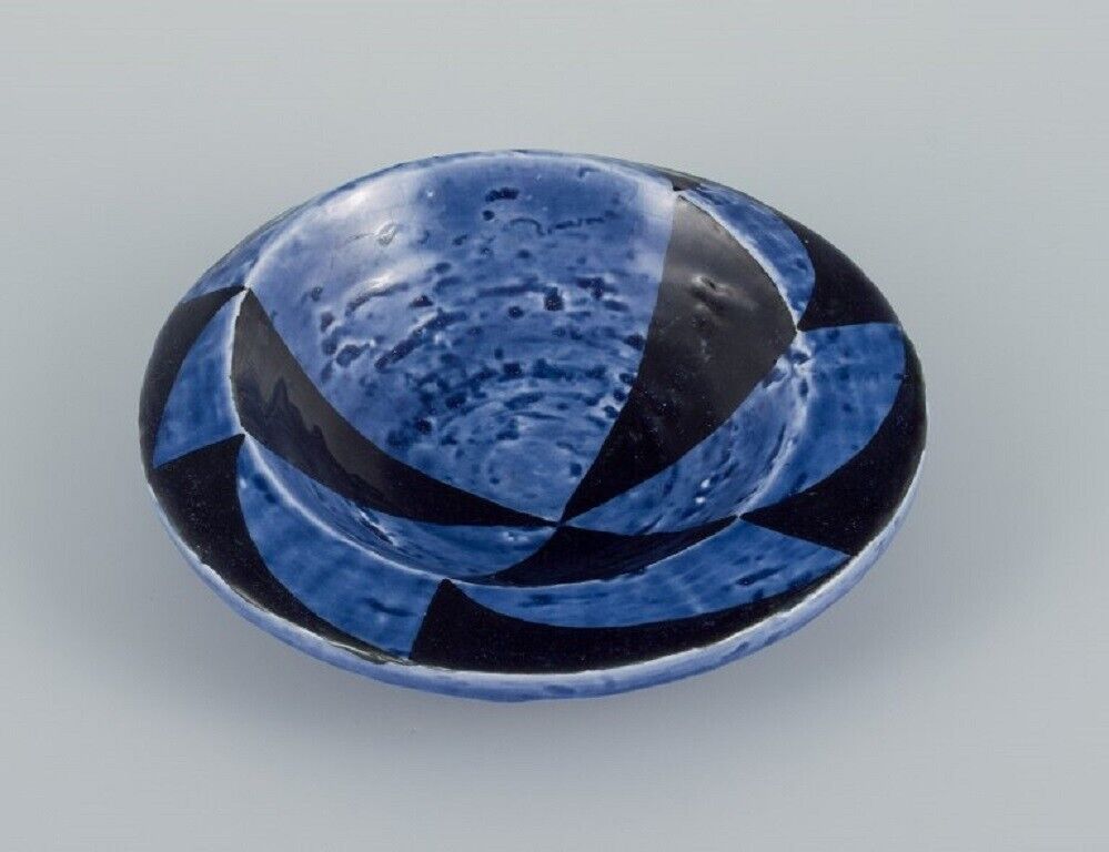 Vilhelm Bjerke Petersen (1909-1957) for Rörstrand  Bowl in glazed ceramic