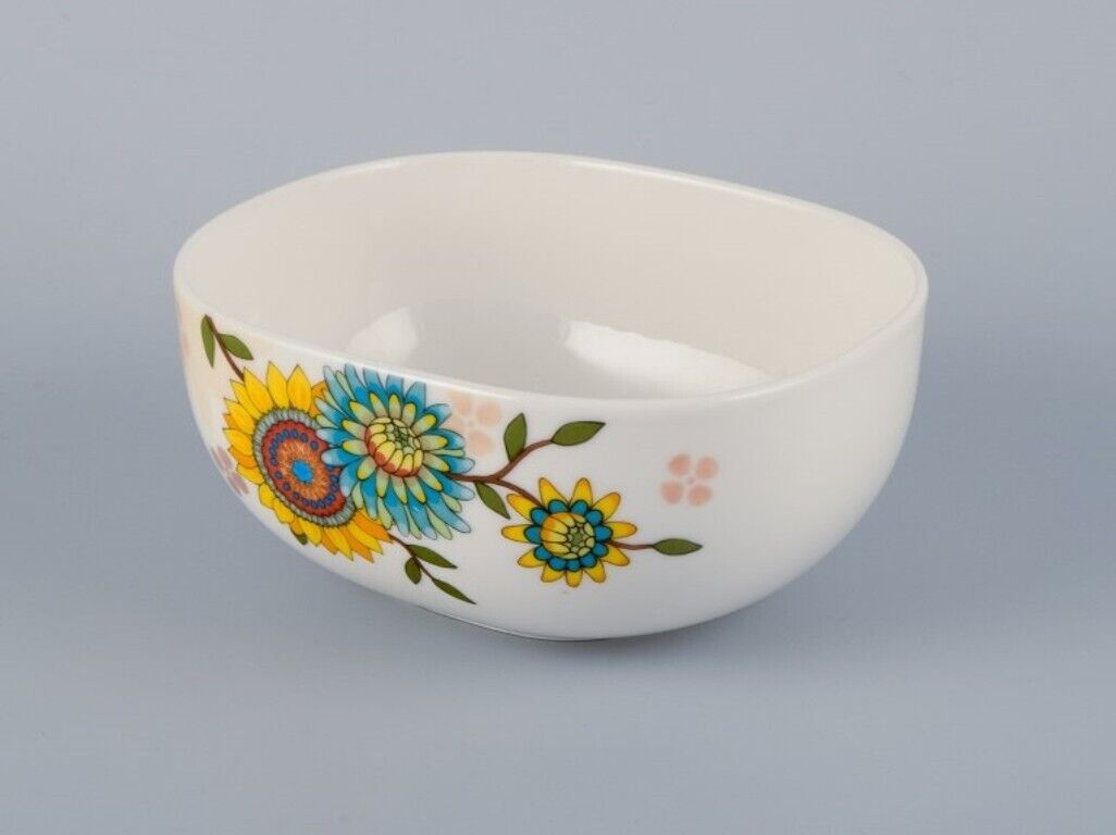 Villeroy  Boch porcelain bowl with sunflowers in retro design Late 20th C