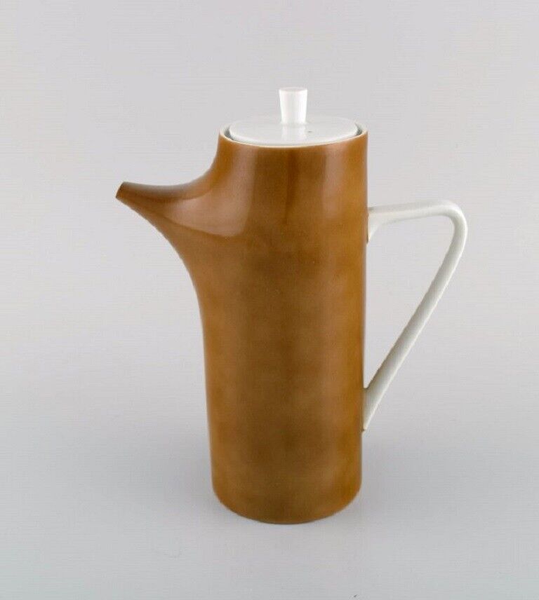 Kenji Fujita for Tackett Associates Modernist coffee pot in porcelain