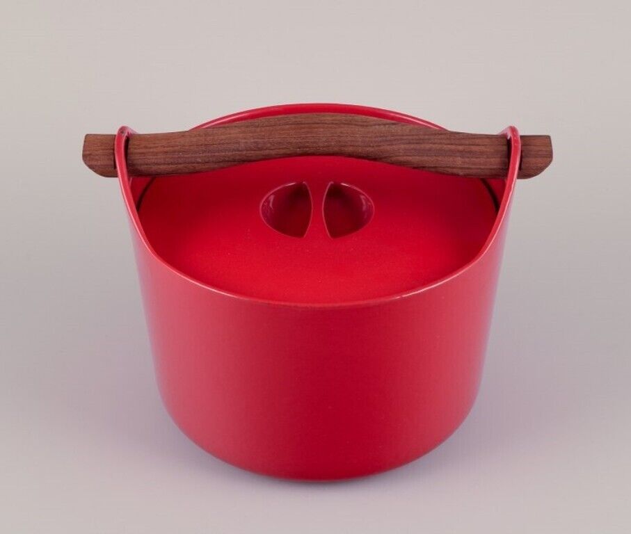 Timo Sarpaneva for Rosenlew Finland Cast iron pot in red enamel